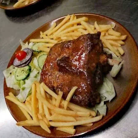 Jolan & Restaurant בית הארחה