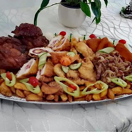 招待所 Jolan & Restaurant Cicov