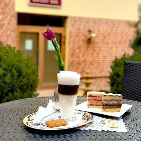 בית הארחה Jolan & Restaurant
