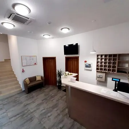 Jolan & Restaurant 招待所 3*