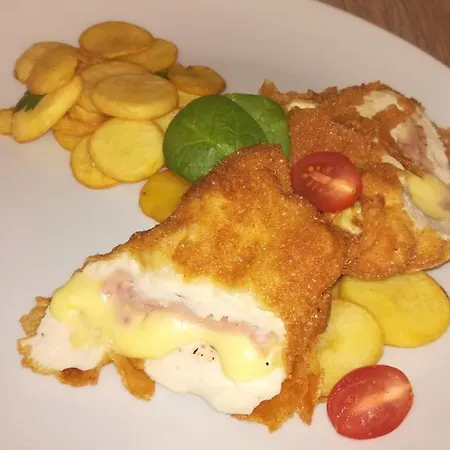 Jolan & Restaurant בית הארחה Cicov