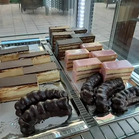 בית הארחה Jolan & Restaurant