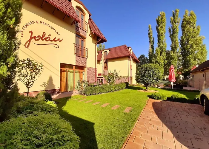 Jolan & Restaurant בית הארחה